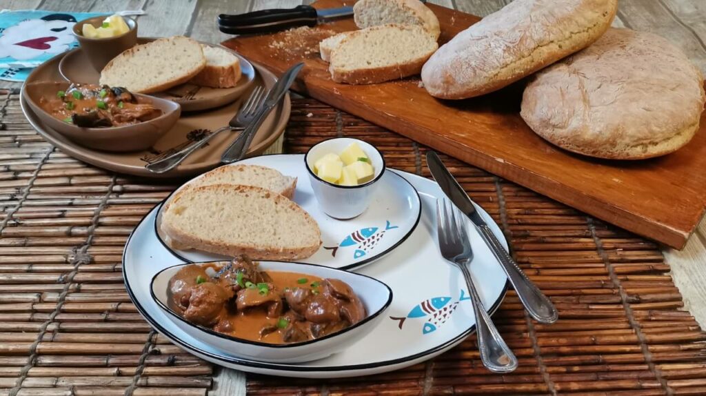 CHICKEN LIVERS IN TOMATO CREAM SAUCE