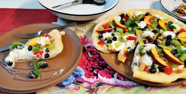 Sweet pizza - fruit and caramel