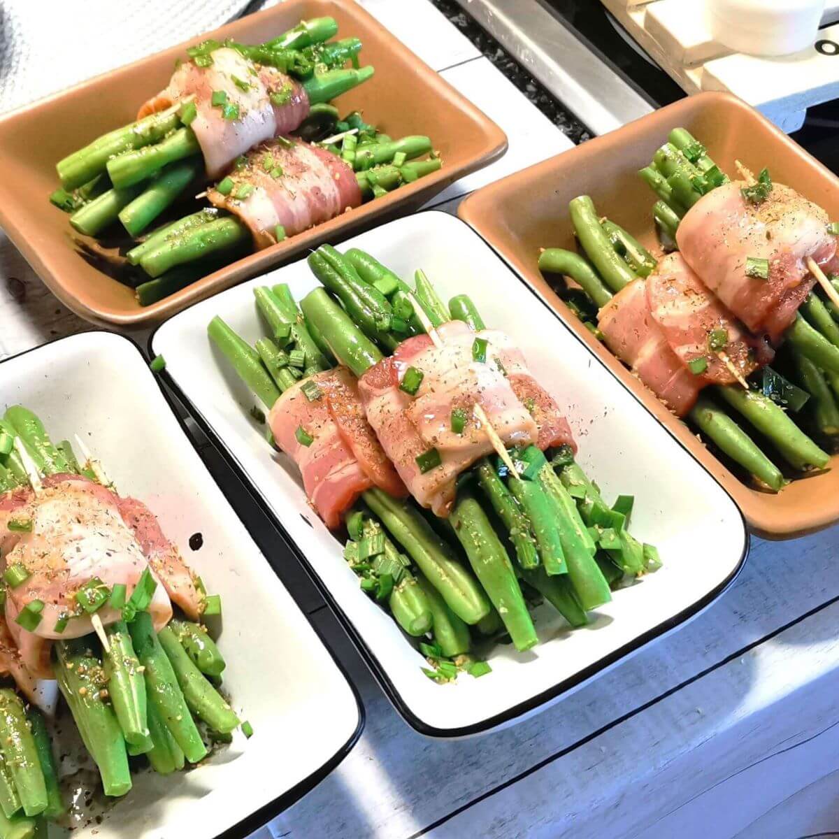 Christmas-Hamper-Side-Dish-1 Side Server with wrapped green beans.